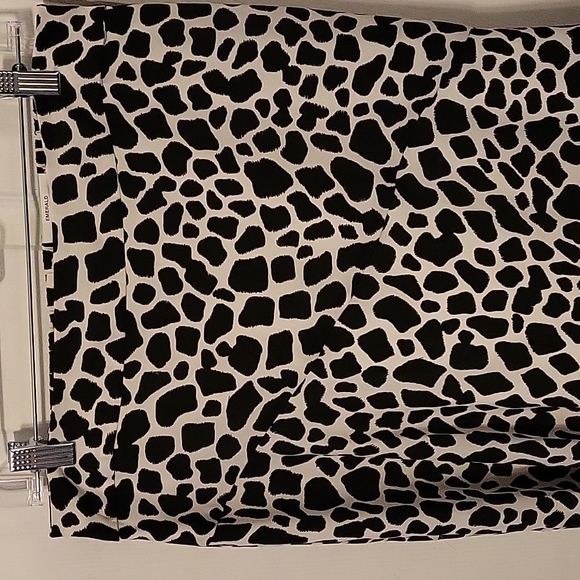 *NWT Inc. Emerald Asymmetrical Giraffe Print Mid Rise Lined Skirt. - Picture 3 of 11